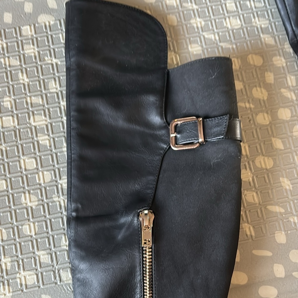 Black Boots with Gold Details - Picture 3 of 10